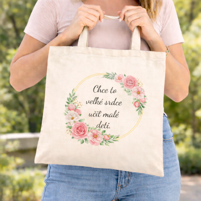 Plátená taška Chce to veľké srdce učiť malé deti – kvetinový veniec - Farba: naturálna, Veľkosť: rozmery tašky 42 x 38 cm, popruhy 60 x 2,5 cm